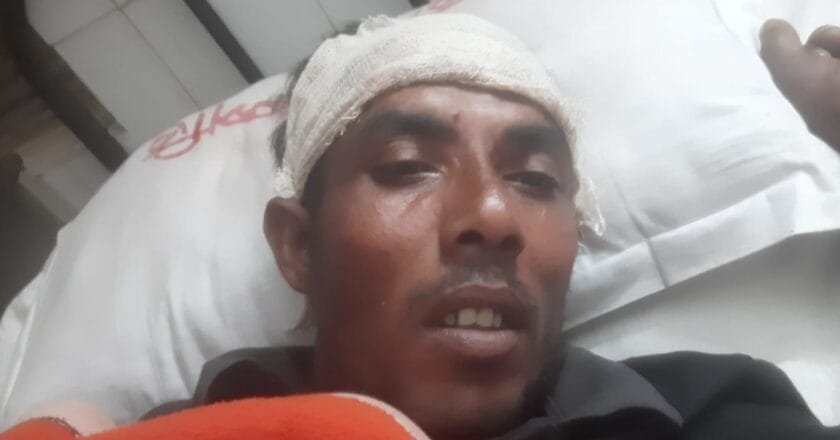 বদলগাছীতে রাস্তার পাশে মাছ ধোয়াকে কেন্দ্র করে গৃহবধূ ও স্বামীকে মারধর, থানায় অভিযোগ