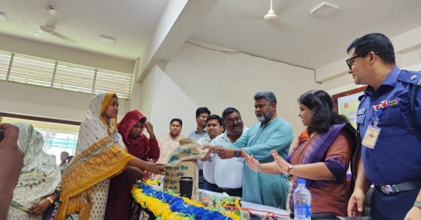 বদলগাছীতে প্রান্তিক কৃষকদের মাঝে বিনামূল্যে বীজ-সার ও কৃষি উপকরণ বিতরণ