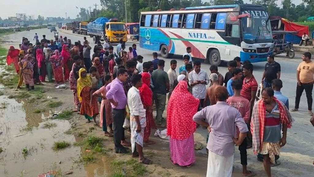 সলঙ্গায় সড়ক দুর্ঘটনায় শিশু সন্তানসহ মা নিহত