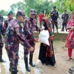 পানছড়িতে বন্যায় ক্ষতিগ্রস্ত পরিবারের মাঝে বিজিবির শুকনো খাবার বিতরণ