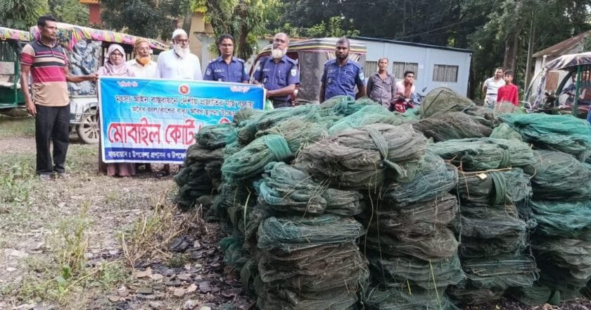 দৌলতপুরে দেশীয় মাছ রক্ষায় অভিযান: ১৮০টি চায়না দুয়ারি ও কারেন্ট জাল ধ্বংস