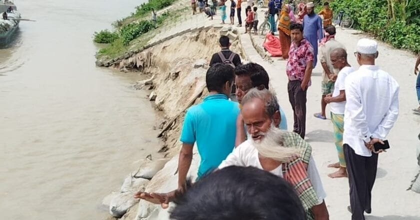 ব্রহ্মপুত্রের তীব্র ভাঙনে হুমকির মুখে চিলমারীর ডানতীর রক্ষা বাঁধ