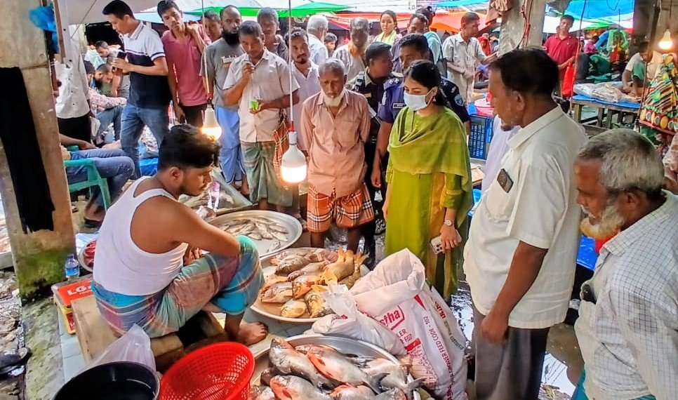 পানছড়িতে নিষিদ্ধ পিরানহা মাছ বিক্রির দায়ে ভ্রাম্যমাণ আদালতে ২ ব্যবসায়ীকে জরিমানা