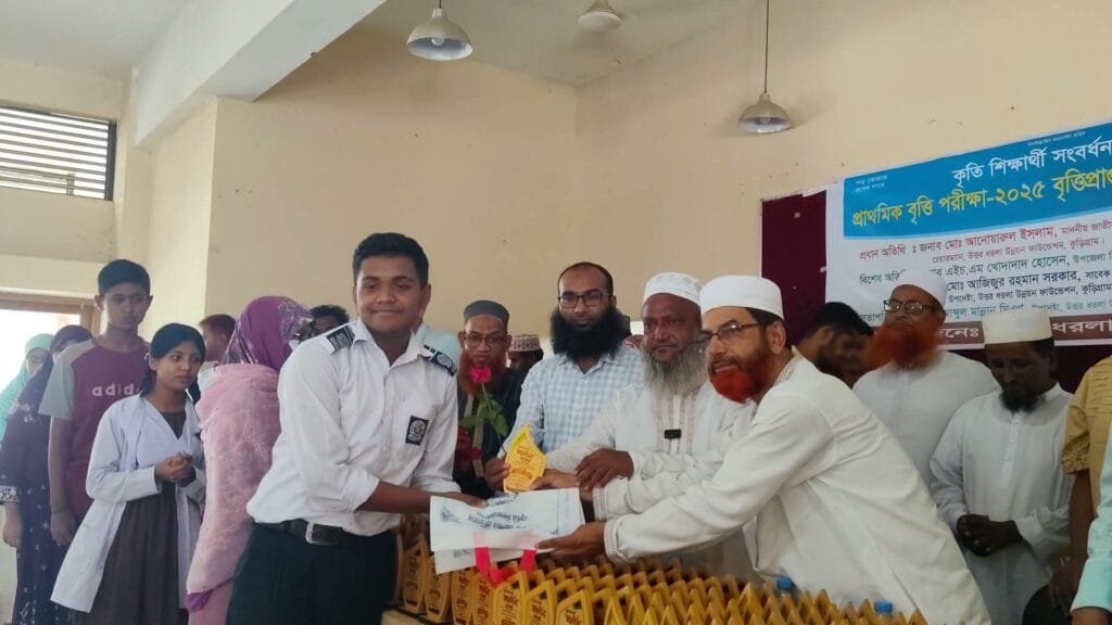 নাগেশ্বরীতে ২৪৩ শিক্ষার্থীকে সংবর্ধনা দিলেন এমপি আনোয়ারুল