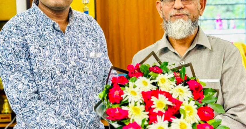 ফুলেল শুভেচ্ছায় সিক্ত সুবিপ্রবির নতুন ভিসি অধ্যাপক ড. মো. জাকির হুসাইন