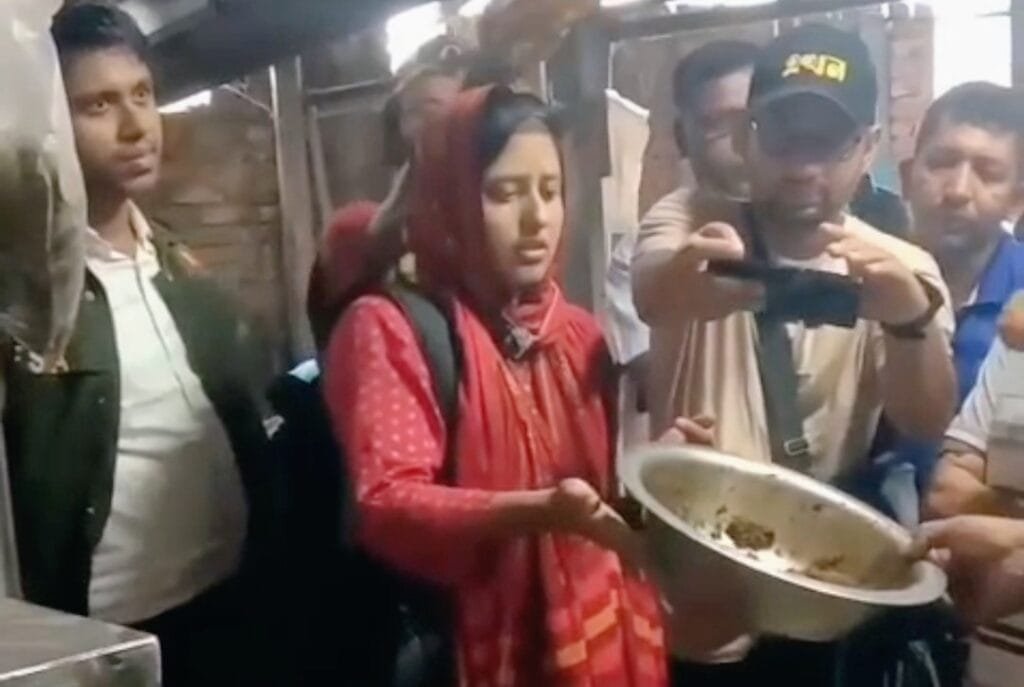 মানিকগঞ্জে নোংরা পরিবেশে খাবার তৈরি: রাজ হোটেলকে জরিমানা