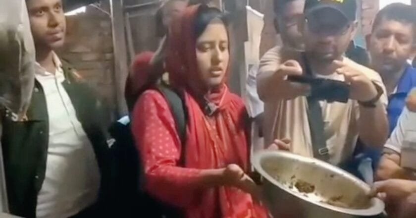 মানিকগঞ্জে নোংরা পরিবেশে খাবার তৈরি: রাজ হোটেলকে জরিমানা