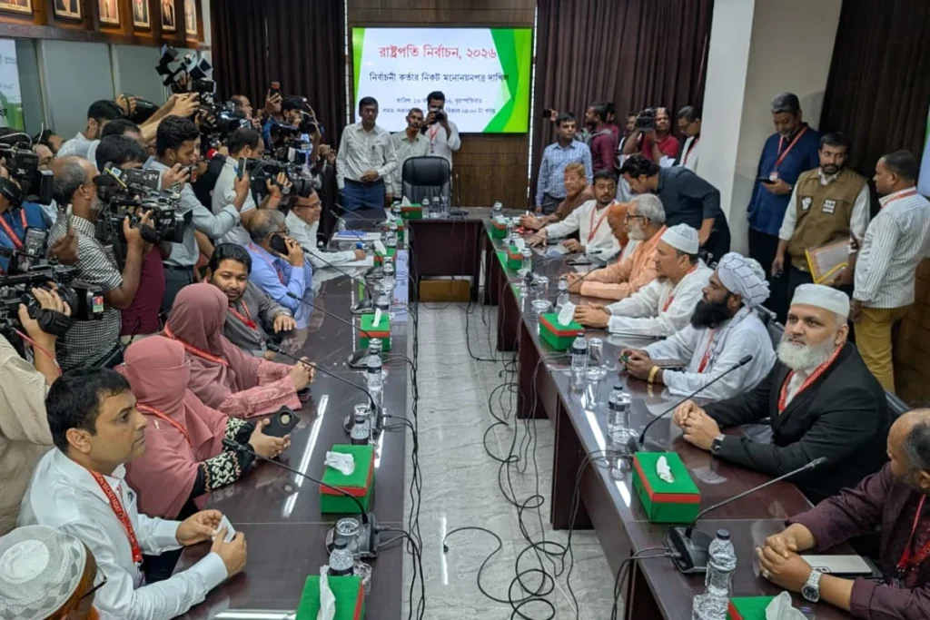 ১১ দলীয় ঐক্যের রাষ্ট্রপতি প্রার্থী কর্নেল অলির মনোনয়নপত্র দাখিল