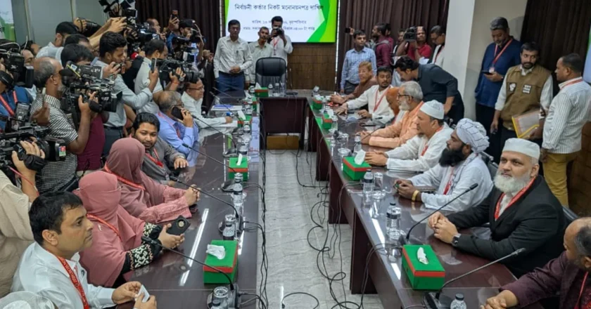 ১১ দলীয় ঐক্যের রাষ্ট্রপতি প্রার্থী কর্নেল অলির মনোনয়নপত্র দাখিল