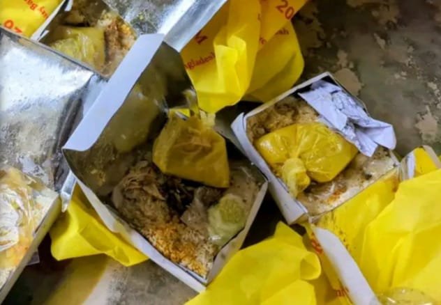 ইবির ওরিয়েন্টেশনের খাবার মুখে তুলতে পারেনি অধিকাংশ শিক্ষার্থী