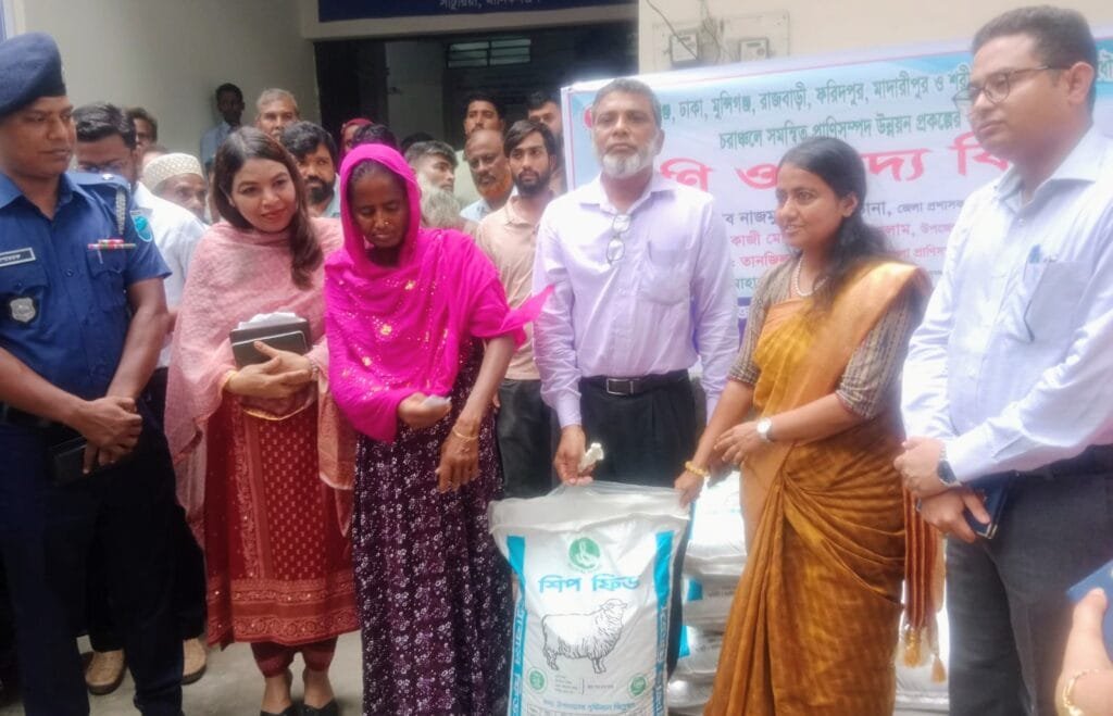 শিশুদের মেধা বিকাশে দুধ-ডিম খাওয়ানোর আহ্বান মানিকগঞ্জ জেলা প্রশাসকের