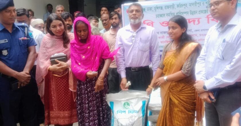 শিশুদের মেধা বিকাশে দুধ-ডিম খাওয়ানোর আহ্বান মানিকগঞ্জ জেলা প্রশাসকের
