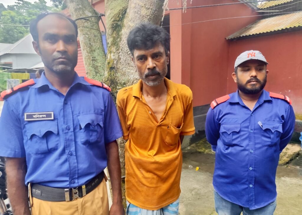 ঘিওরে ১১ বছরের শিশুকে ধর্ষণের অভিযোগে সৎ পিতা আটক