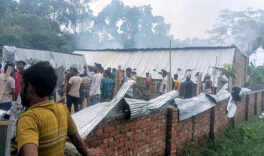 বদলগাছীতে শিক্ষার্থীকে ধর্ষণচেষ্টার অভিযোগ: স্কুলে ভাঙচুর ও অগ্নিসংযোগ