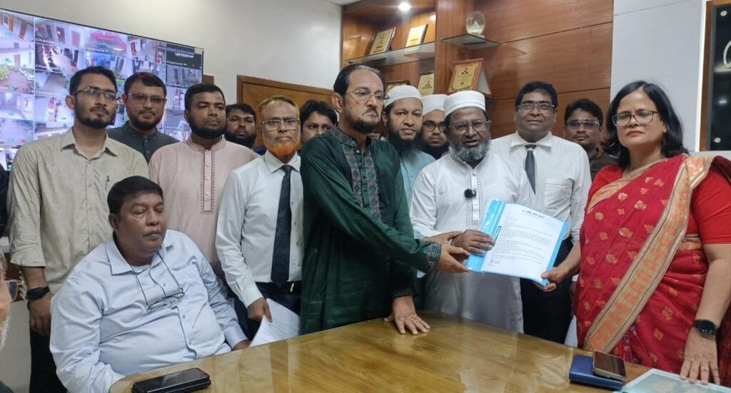 খুলনায় ১১ দলীয় ঐক্যের স্মারকলিপি, জ্বালানি ও নিত্যপণ্যের দাম কমানোর দাবি
