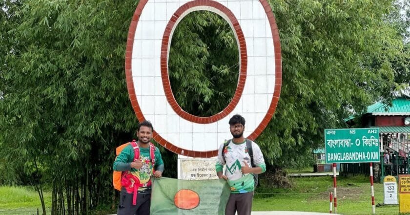 ক্রস-কান্ট্রি হাইকিংয়ে মানিকগঞ্জের দুই যুবক