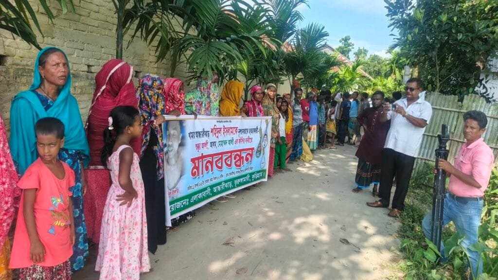 কুড়িগ্রামে নৃশংস হত্যাকাণ্ড: আসামিদের ফাঁসির দাবিতে মানববন্ধন