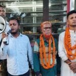 জামিনে মুক্ত মাদক মামলার আসামিকে ফুল দি‌য়ে বরণ