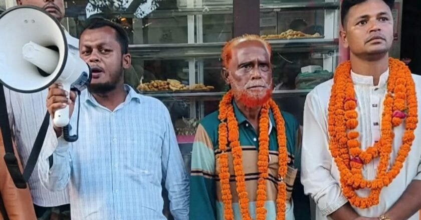 জামিনে মুক্ত মাদক মামলার আসামিকে ফুল দি‌য়ে বরণ