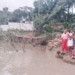 দৌলতপুরে নদীভাঙনে হুমকির মুখে শিক্ষাপ্রতিষ্ঠান ও বিখ্যাত আমতুলী হাট