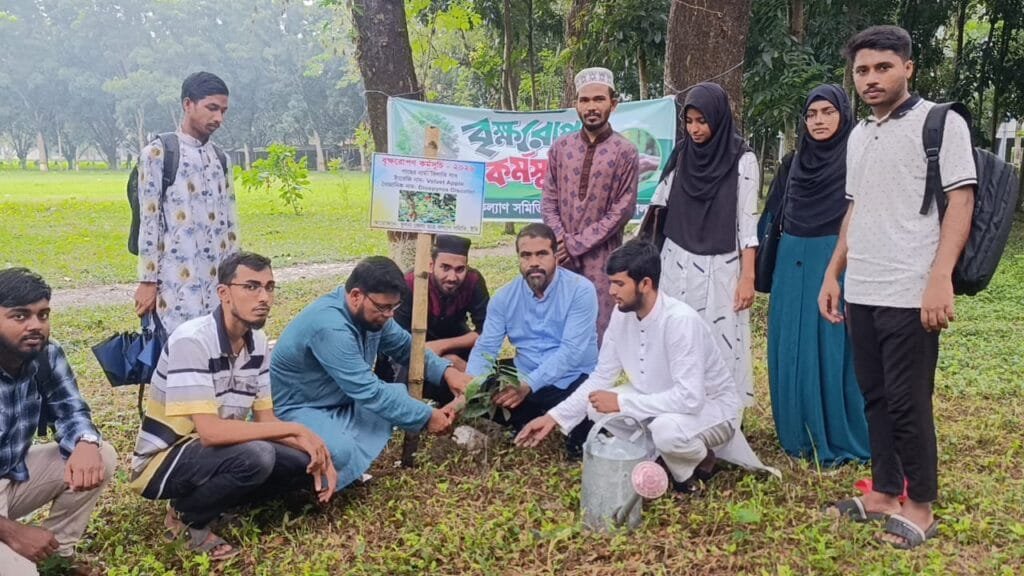 ইবিতে খুলনা জেলা ছাত্র কল্যাণ সমিতির বৃক্ষরোপণ কর্মসূচি অনুষ্ঠিত