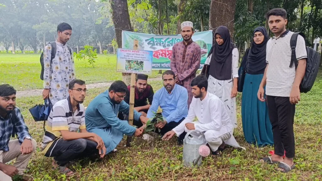 ইবিতে খুলনা জেলা ছাত্র কল্যাণ সমিতির বৃক্ষরোপণ কর্মসূচি অনুষ্ঠিত