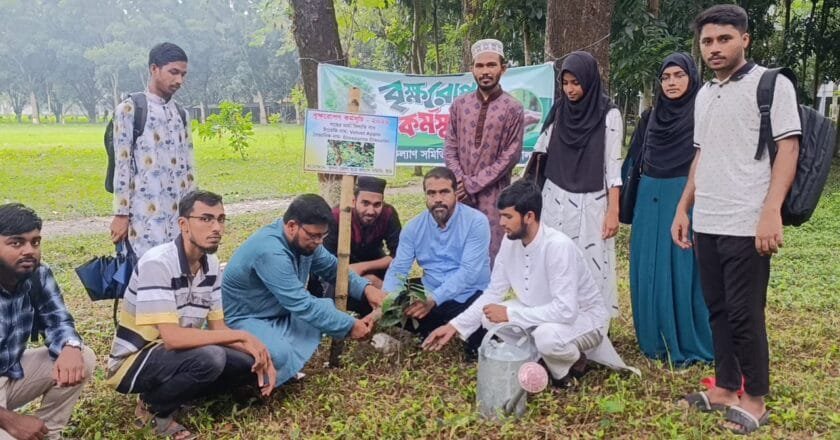 ইবিতে খুলনা জেলা ছাত্র কল্যাণ সমিতির বৃক্ষরোপণ কর্মসূচি অনুষ্ঠিত
