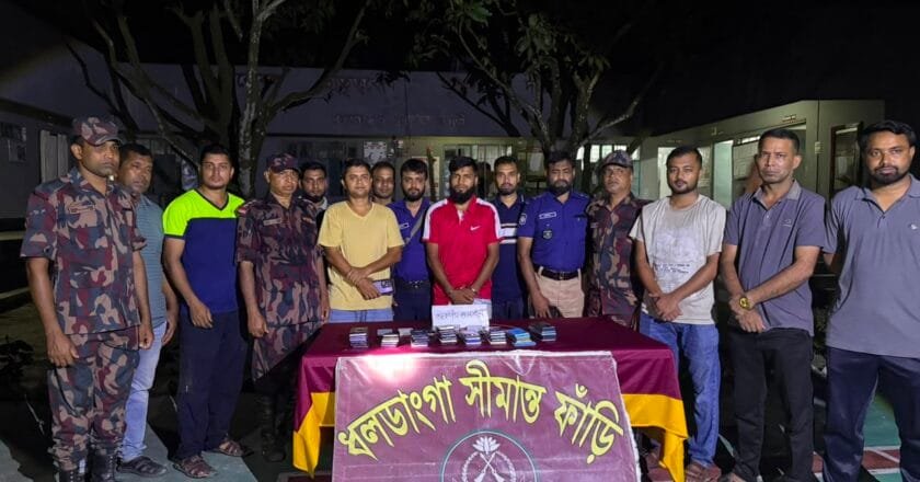 ভূরুঙ্গামারীতে পুলিশ-বিজিবির অভিযানে ৫৫ ভারতীয় মোবাইল জব্দ, আটক ১‎