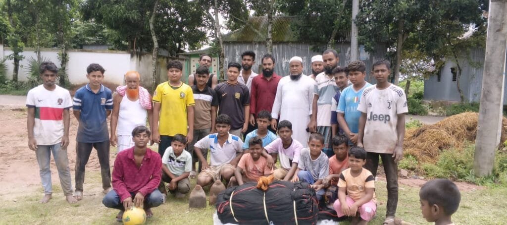 তাড়াইলে মিনি ফুটবল টুর্নামেন্ট: মাঠের সুরক্ষা জাল দিলেন চেয়ারম্যান প্রার্থী আলেখ