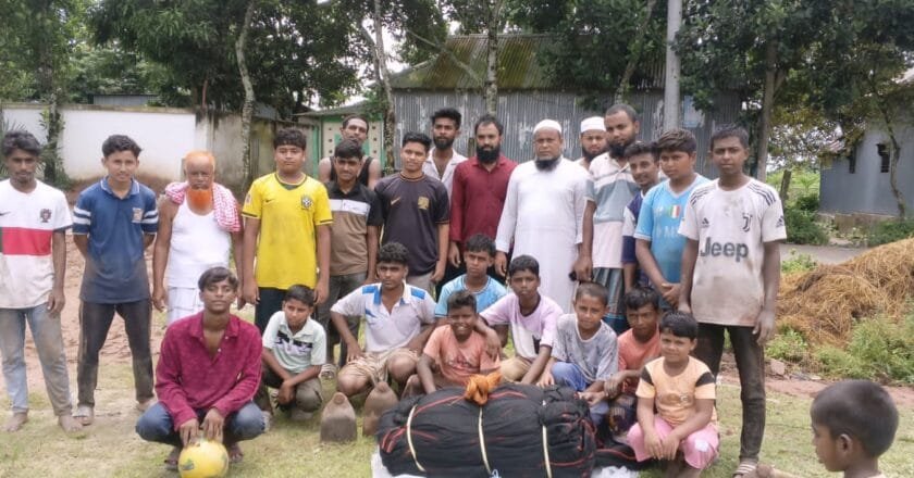 তাড়াইলে মিনি ফুটবল টুর্নামেন্ট: মাঠের সুরক্ষা জাল দিলেন চেয়ারম্যান প্রার্থী আলেখ
