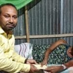 নাগেশ্বরীতে লিভার সিরোসিসে আক্রান্ত রাজুর পাশে সমাজসেবা কর্মকর্তা জামাল