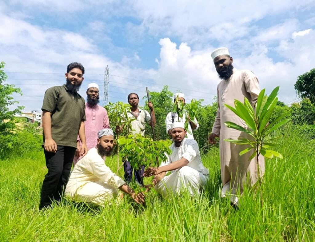 ইবিতে বৃক্ষরোপণ দিয়ে ইসলামী ছাত্র আন্দোলনের ৩৫তম প্রতিষ্ঠাবার্ষিকীর কর্মসূচি শুরু