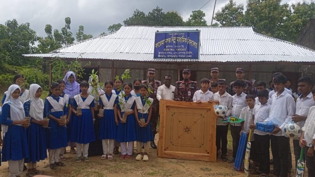 পানছড়িতে চার শিক্ষাপ্রতিষ্ঠানে বিজিবির মানবিক সহায়তা