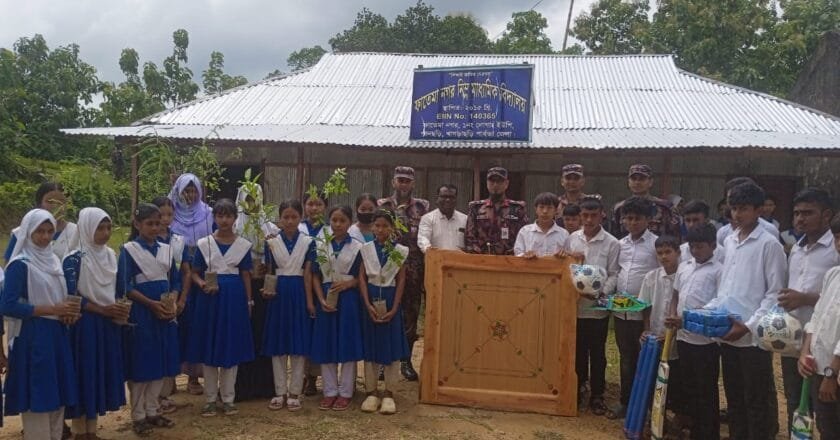 পানছড়িতে চার শিক্ষাপ্রতিষ্ঠানে বিজিবির মানবিক সহায়তা