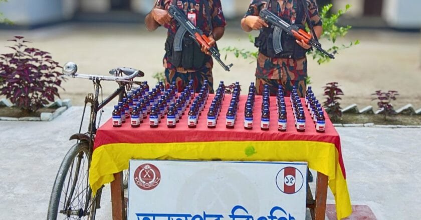 ফুলবাড়ীতে বিজিবির পৃথক অভিযানে ইস্কাপ সিরাপ-গাঁজাসহ ৪ মোটরসাইকেল জব্দ