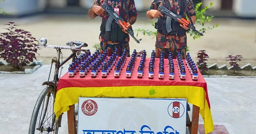 ফুলবাড়ীতে বিজিবির পৃথক অভিযানে ইস্কাপ সিরাপ-গাঁজাসহ ৪ মোটরসাইকেল জব্দ