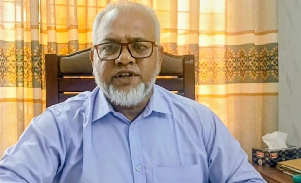 নির্বাচন কর্মকর্তার বিরুদ্ধে অনিয়ম ও সাংবাদিকের সাথে অসদাচরণের অভিযোগ