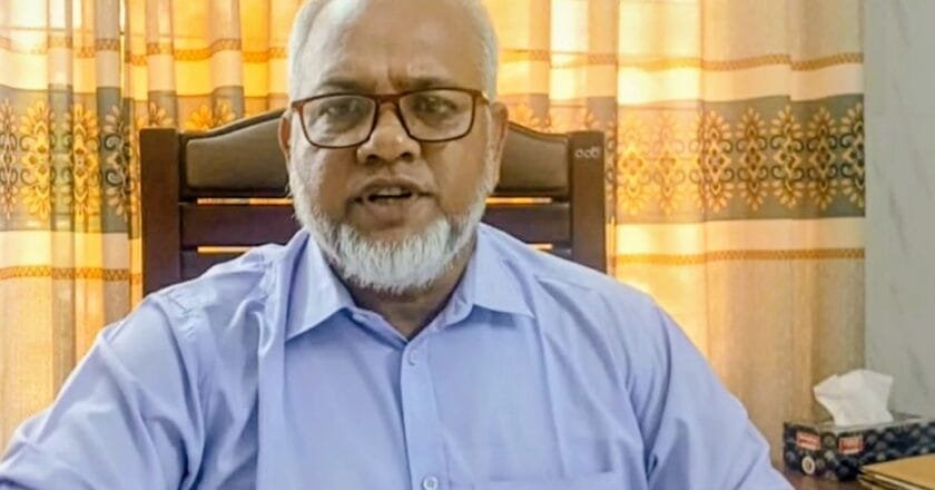 নির্বাচন কর্মকর্তার বিরুদ্ধে অনিয়ম ও সাংবাদিকের সাথে অসদাচরণের অভিযোগ