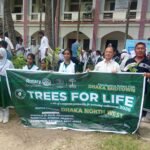 মানিকগঞ্জে রোটারি ক্লাবের উদ্যোগে শিক্ষার্থীদের মাঝে গাছের চারা বিতরণ