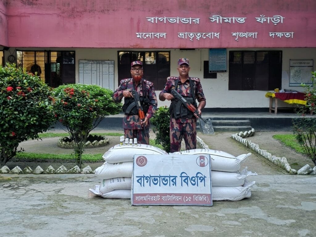 ভূরুঙ্গামারীতে বিজিবির অভিযানে ৭ বস্তা সার আটক