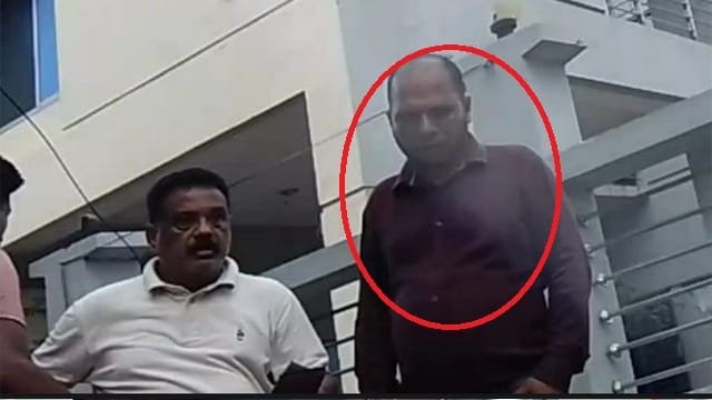 খুলনায় নারীর বাসায় ব্যক্তিকে আটকের ঘটনায় উত্তেজনা, সাংবাদিকদের ওপর হামলার অভিযোগ