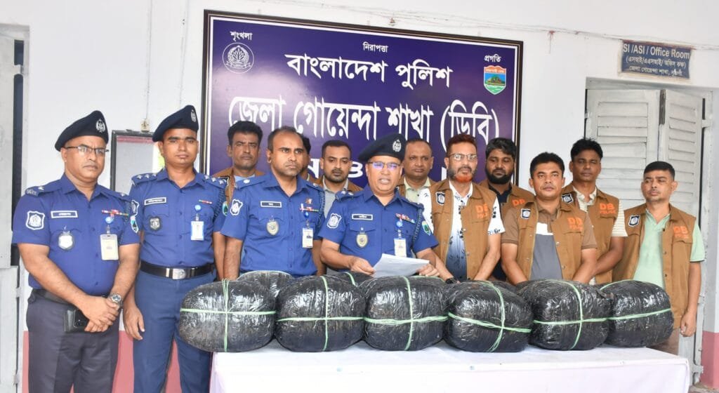 নওগাঁয় ৪২ কেজি গাঁজাসহ মাদক ডিলার গ্রেপ্তার
