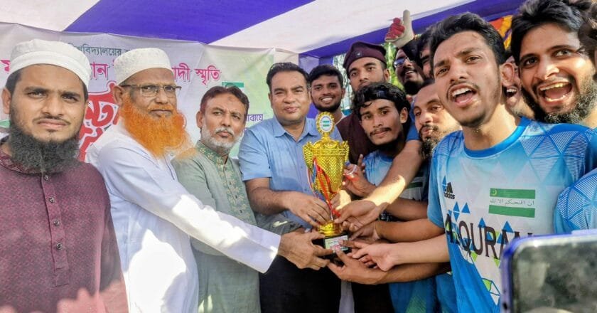 ইবিতে ‘মাওলানা মনিরুজ্জামান ইসলামাবাদী স্মৃতি ফুটবল টুর্নামেন্ট’ অনুষ্ঠিত