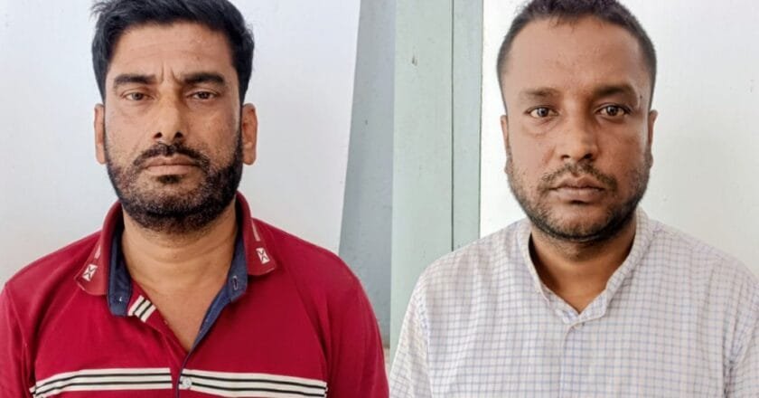মানিকগঞ্জে রিয়ালের বান্ডিলে খবরের কাগজ: প্রতারক চক্রের ২ সদস্য গ্রেপ্তার