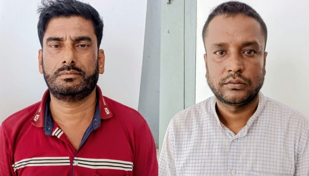 মানিকগঞ্জে রিয়ালের বান্ডিলে খবরের কাগজ: প্রতারক চক্রের ২ সদস্য গ্রেপ্তার
