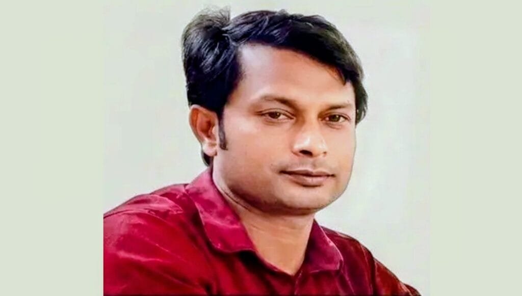 পঞ্চম শ্রেণির ছাত্রীকে বাথরুমে পেয়ে শিক্ষকের ধর্ষণচেষ্টা অতঃপর…