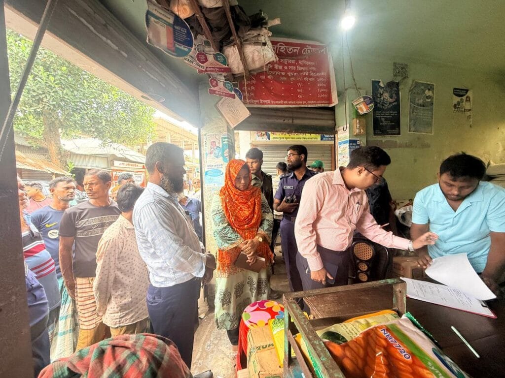 সাটুরিয়ায় সার ব্যবসায়ীকে ১০ হাজার টাকা জরিমানা