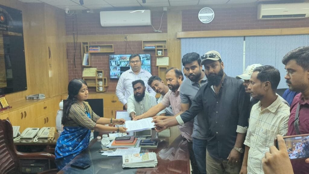ঢাকা-আরিচা মহাসড়কে সেলফী পরিবহনের রুট পারমিট বাতিলের দাবি