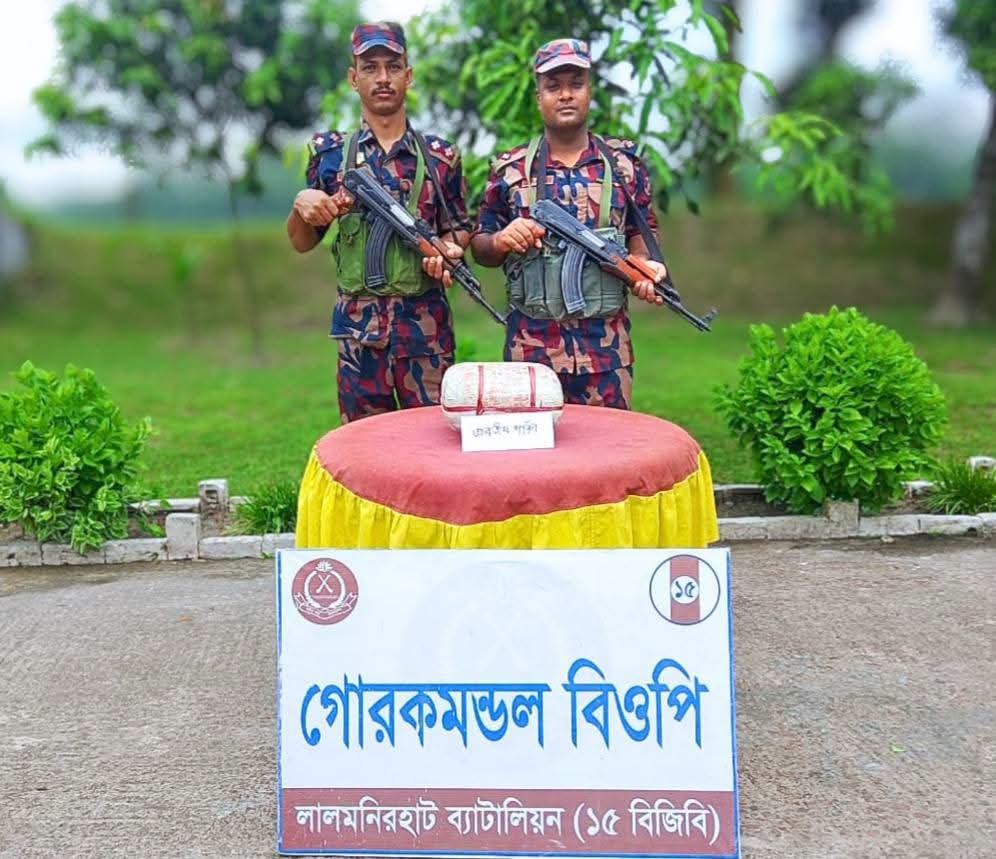 ফুলবাড়ী সীমান্তে বিজিবির পৃথক অভিযান: মাদকসহ মোটরসাইকেল জব্দ