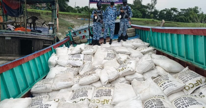 তজুমদ্দিনে পাচার সন্দেহে ১৬০ বস্তা ইউরিয়া সার জব্দ, ডিলারের দাবি বৈধ